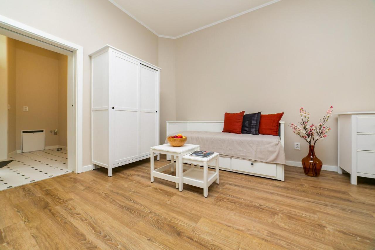 New Studio 3 - Self Check In, Parking Possible, Weekend Free Parking Bratislava Ngoại thất bức ảnh